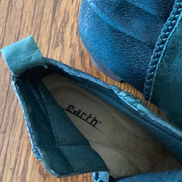 Ankle high booties, size 9 M - Picture 5 of 6